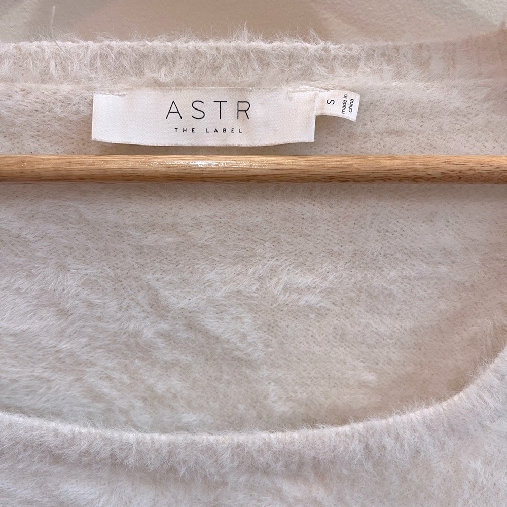 Astr The Label Y2k Style White Fuzzy Sweater - image 3